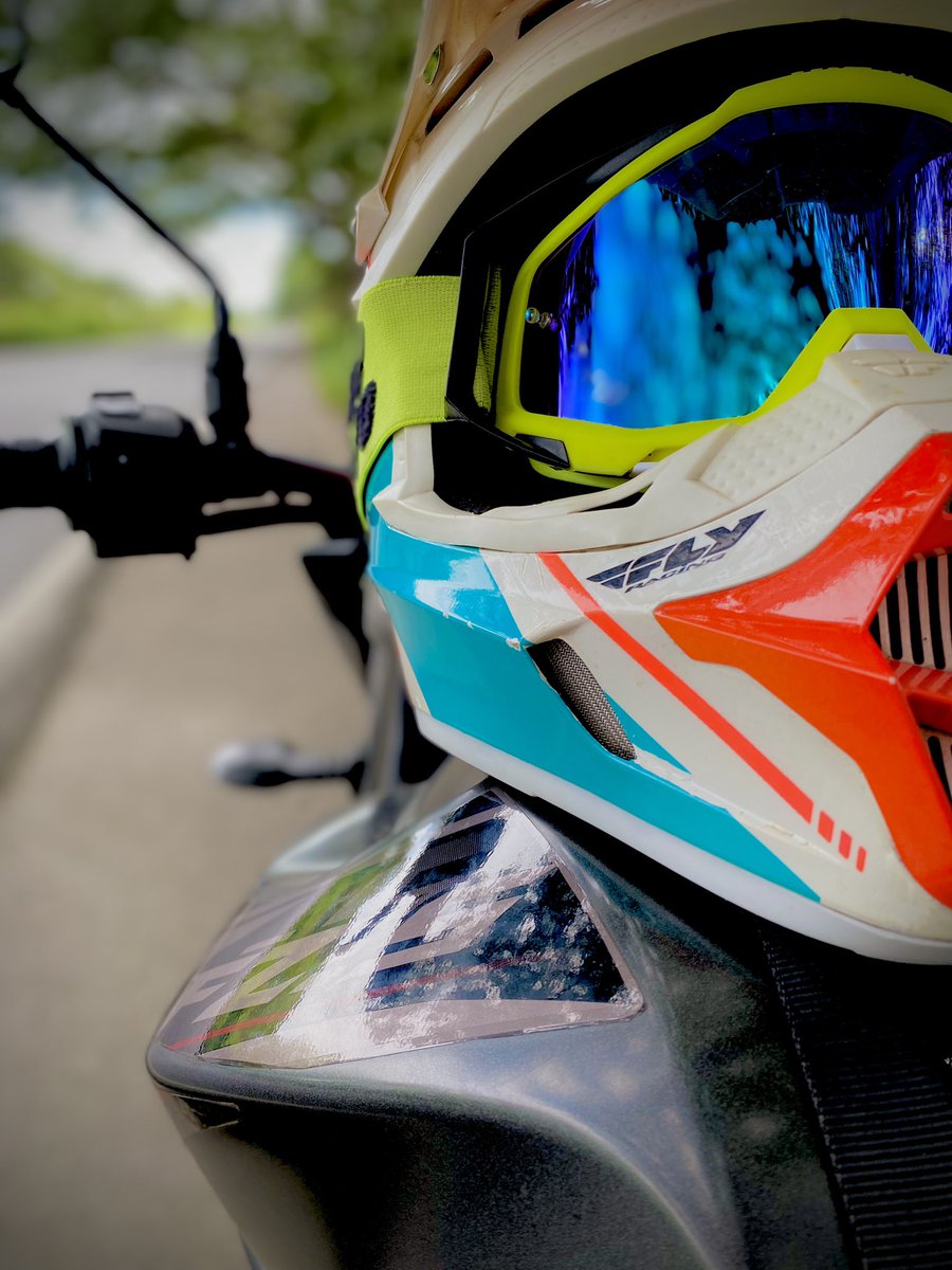 KevinFoseca546's tweet photo. #flyracing 🛣😎 https://t.co/YpEfJD1XHK