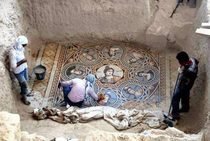 historyinmemes's tweet photo. The Nine Muses, the goddesses of the inspiration of literature, science and the arts. 2,000-year-old Greek mosaics uncovered in the city of Zeugma, Turkey https://t.co/dqJ4QRAki4