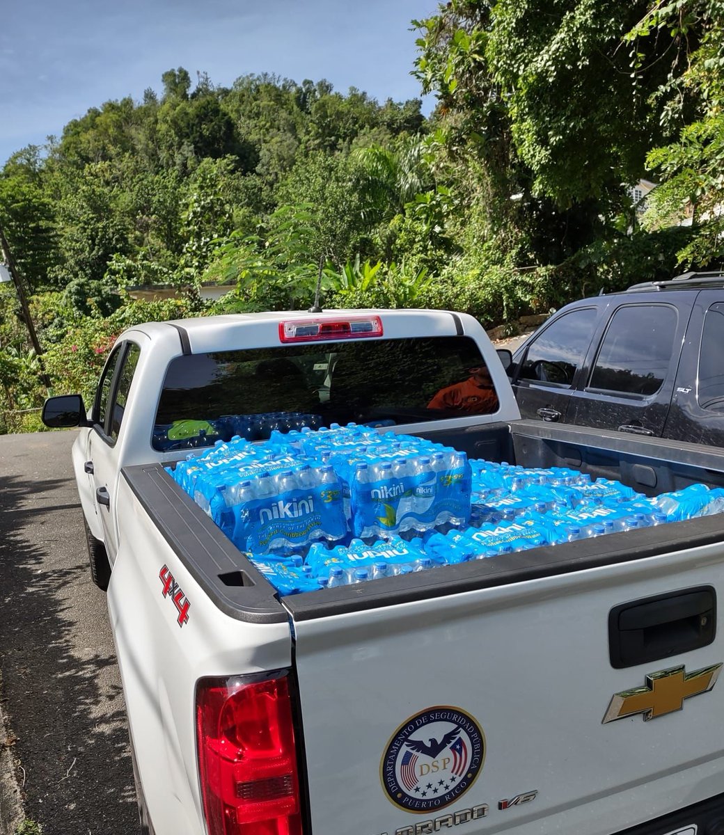 El <a href="/Bomberos_de_PR/">Negociado del Cuerpo de Bomberos</a> durante el día hoy llevaron agua embotellada a varias comunidades de Morovis, entre ellas el Barrio Unión y Sector Patrón. #BomberosPR#comunidad🚒👩‍🚒👨‍🚒