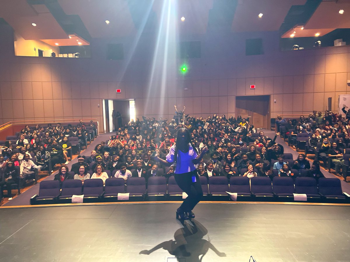 dallasisdvpa's tweet photo. Wow! Thank you @CaraMiaTheatre for this amazing opportunity to celebrate Hispanic Heritage Month with you through DANCE! Bravo to the cast of βPachuquismoβ ππΌππ½ππΎππΏ #DallasDances #HispanicHeritageMonth @dallasisdvpa @DevoDouglas @mibroughton @shannontrejo @dallasschools https://t.co/tAVsskvT3B