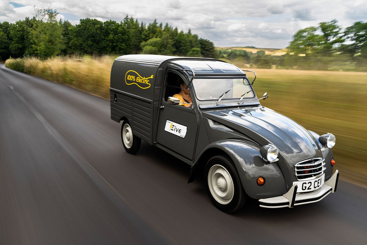 M0veElectric's tweet photo. Meet the Eive, an electric van inspired by the classic Citroën 2CV Fourgonette...

⚡️65 miles of range
🔋2.5 hour charge time
📦350kg payload

Get all the details on the Eive here: https://t.co/DJ57tfSI6L https://t.co/tm29nCH0S5