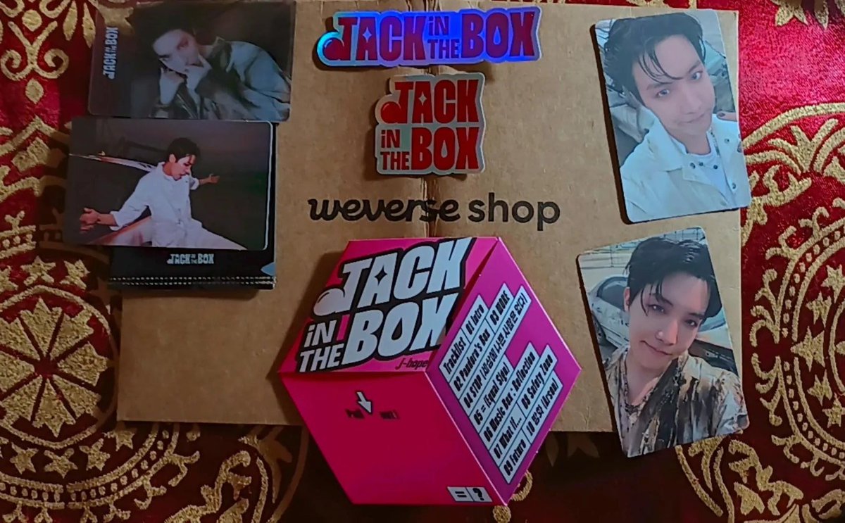 Yesse11073436's tweet photo. @eternalmarielos Gracias hoy me llegó JITB 😭está hermoso 🔥😍🔥
#jackintheboxiscoming
#JACKINTHEBOX
#JHOPE
#jhope_Arson https://t.co/rFibzr3uxU