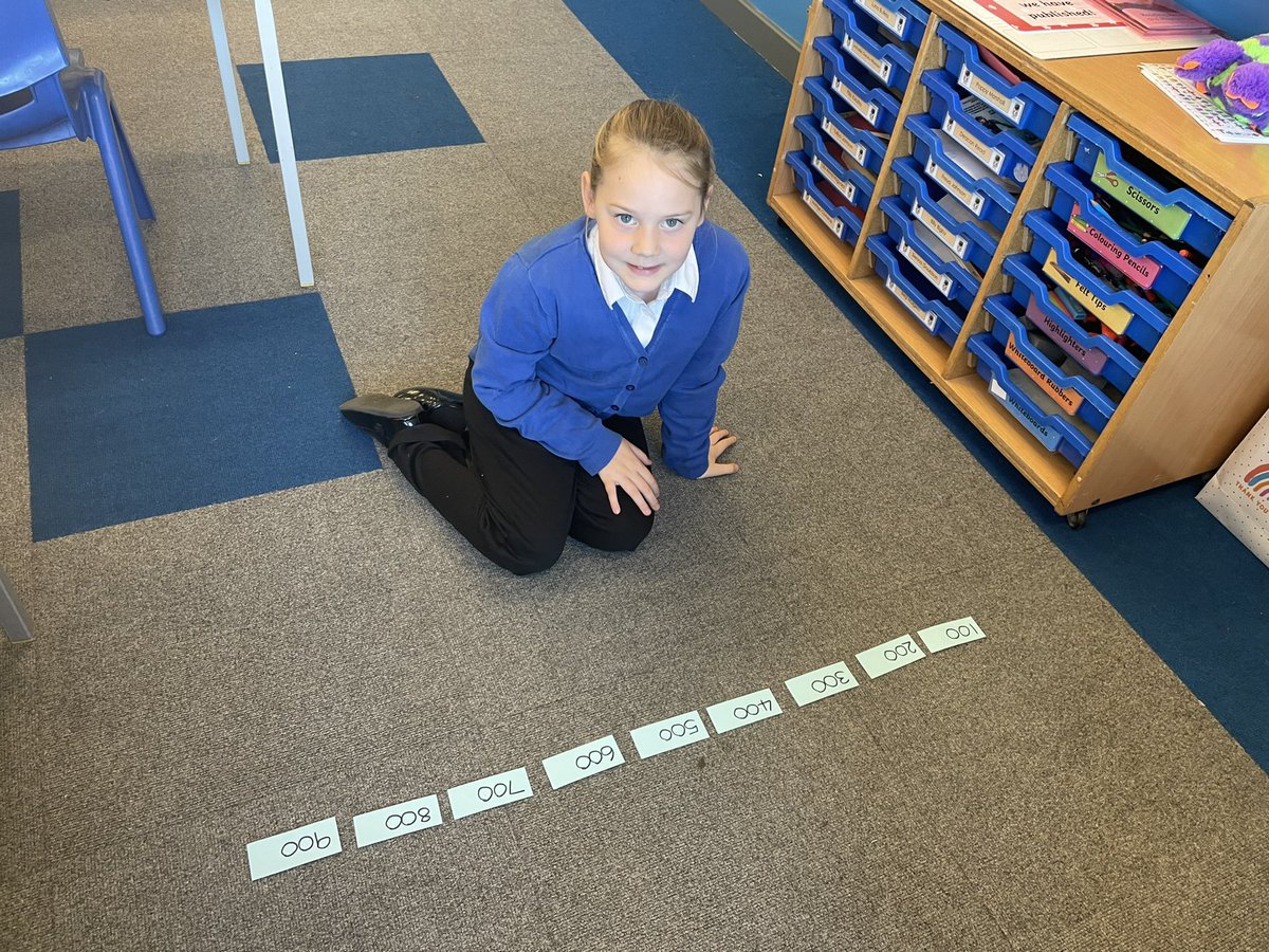 francisaskew's tweet photo. 3LL have been representing hundreds today βοΈ #FAPSmaths https://t.co/JgF5HfCnzo