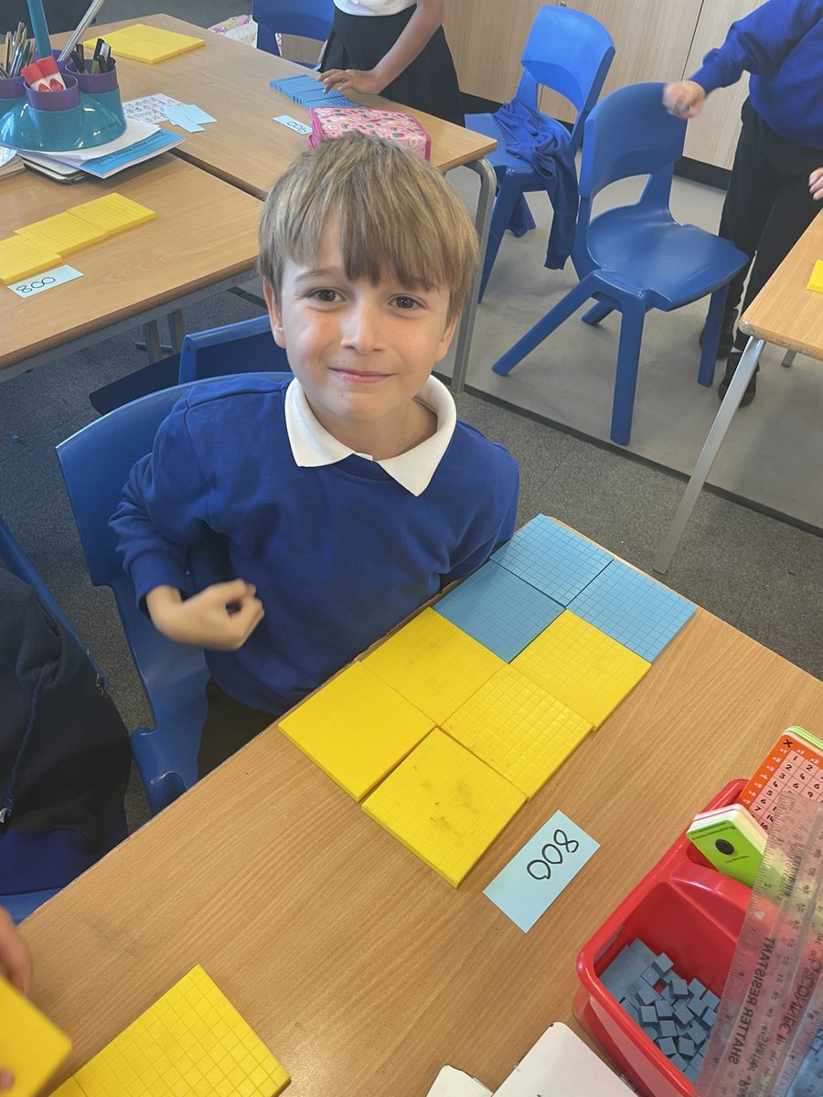 francisaskew's tweet photo. 3LL have been representing hundreds today βοΈ #FAPSmaths https://t.co/JgF5HfCnzo