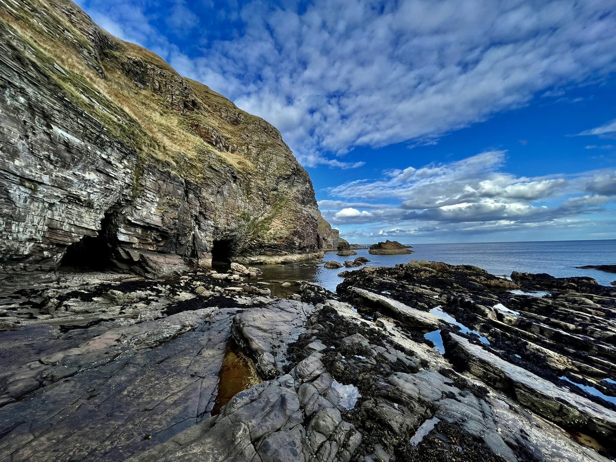 EscapeToTheCut's tweet photo. Nothing better than just listening to the waves https://t.co/6MG2IlnHcq