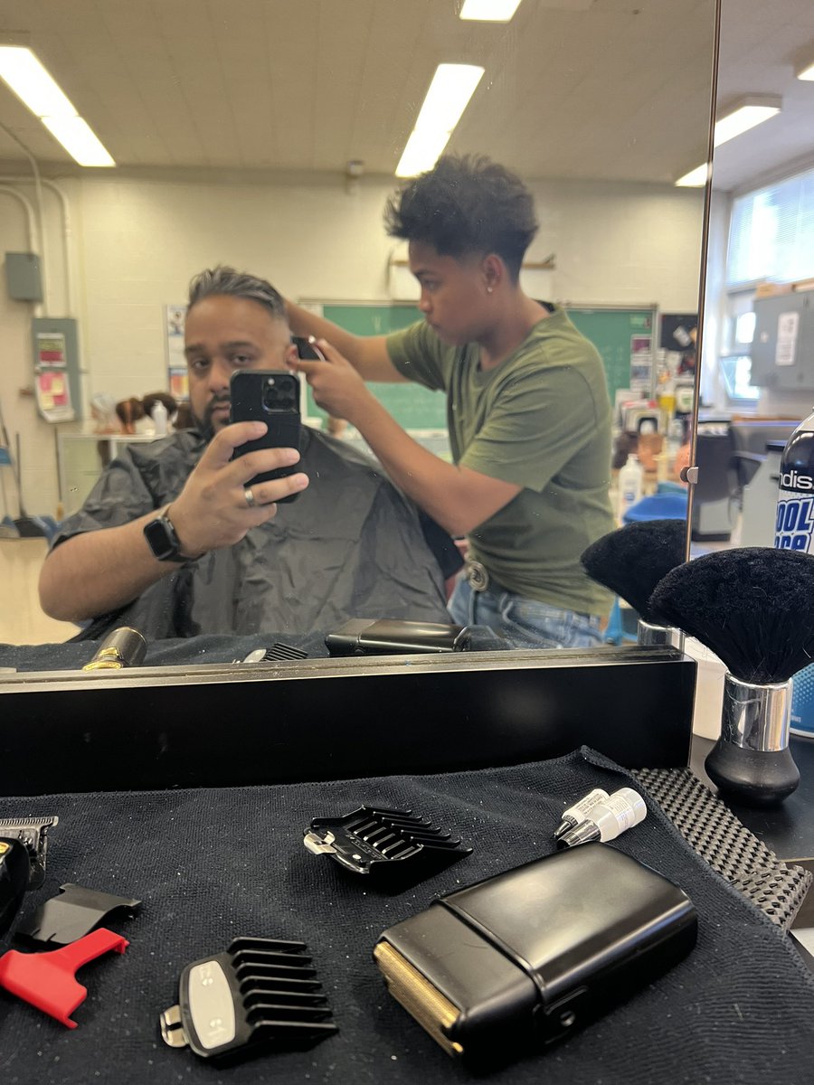 tdsb_DSS's tweet photo. Friday fade for Mr. Ramnaraine. Thanks @tdsb_DSS student Kyle for the fresh cut! @DomenicGiorgi @ChezDominique @DRamnaraine https://t.co/JFf18fsBSJ