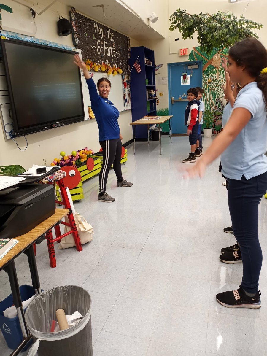RoyalPalmElem's tweet photo. Working with Brain Power Wellness to create a positive, joyful environment for our students! #Focus #Mindfulness #EmotionalWellness
#LearnGrowExcelAtRPE 
@brainpower_10 @MDCPSSouth @MDCPS @SuptDotres https://t.co/KVwSAG2HVf