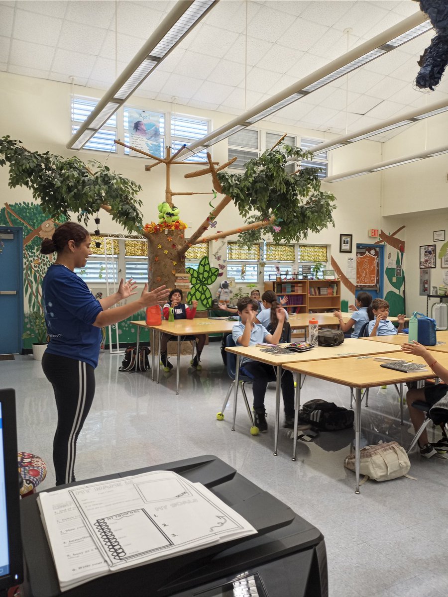 RoyalPalmElem's tweet photo. Working with Brain Power Wellness to create a positive, joyful environment for our students! #Focus #Mindfulness #EmotionalWellness
#LearnGrowExcelAtRPE 
@brainpower_10 @MDCPSSouth @MDCPS @SuptDotres https://t.co/KVwSAG2HVf