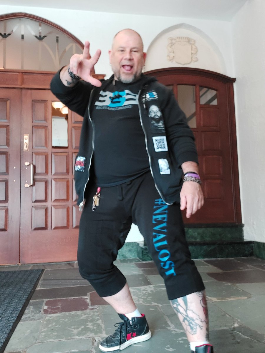 COwsley33's tweet image. Reppin' @BillieStarkz and @BigStarkzBrand hard today! #Nevalost #spacejesus #gear