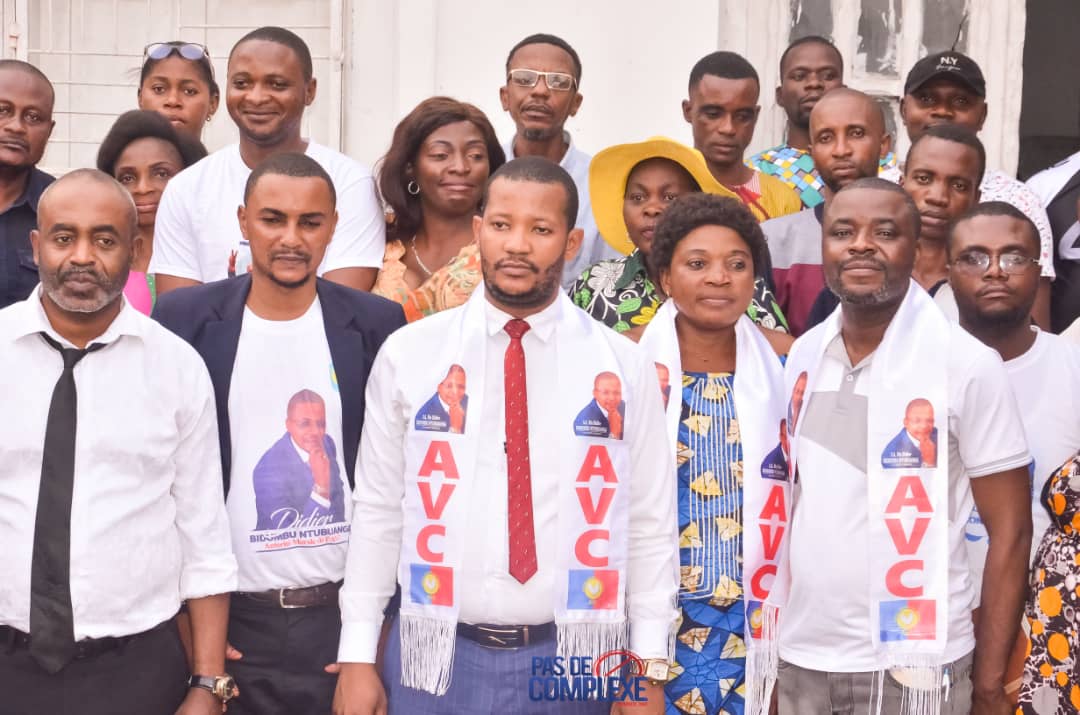 AVC_KINSHASA's tweet photo. L'interfederal ville de Kinshasa, le rassembleur @Fidelemzb MUZEMBE ne cesse de pratiquer l'unité et la solidarité au sein de l'AVC afin de permettre à chacun d'apporter sa pierre à l'édifice.

Ensemble nous pouvons.
@DidierBudimbu 
@KasMagloire
@CedricMudiantu 
@fatshi13 https://t.co/DluvpolmdO