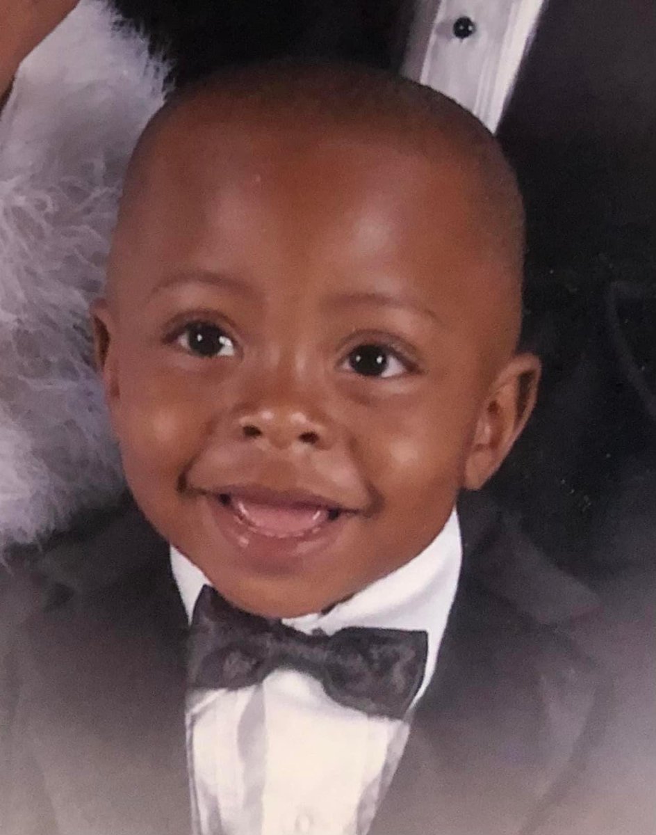 Lil dude <a href="/AmarElmore/">Mar Elmore</a> 19 today. Happy birthday son.