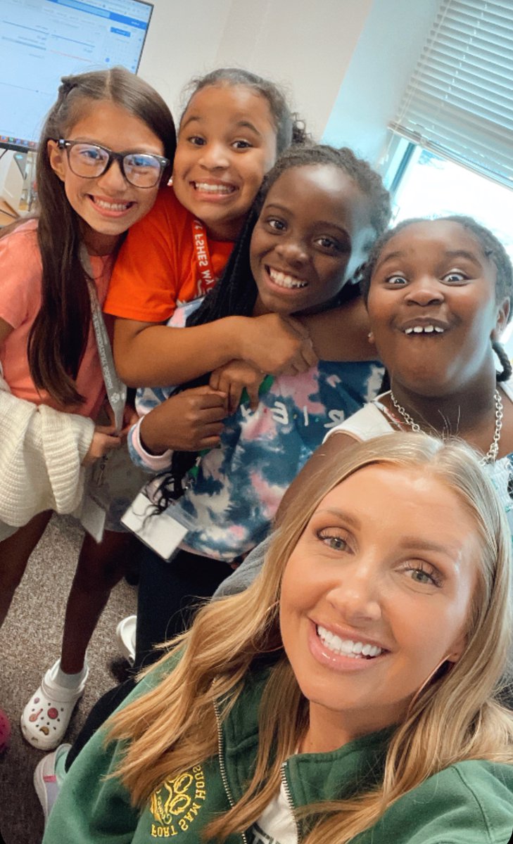 BuddBarbie's tweet photo. Friday lunch date with my besties! 😍 I’m like the school aunt. They come in, tell me all their drama, we have a quick dance party… I sugar them up &amp; make sure they know I love them, then I send them off. I don’t have to do any of the hard stuff. 😂
I love my job! 💕#FSHISD https://t.co/ubDSmdaFLn