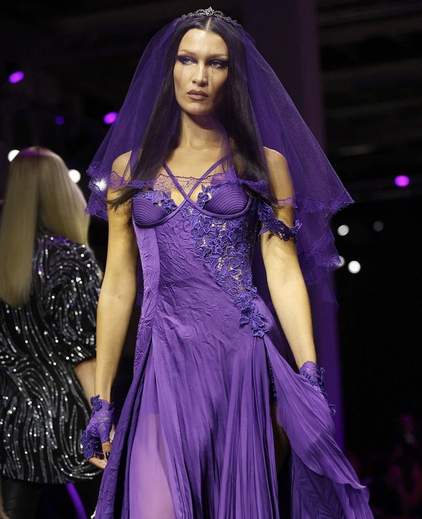Eboni🤍 on X: Bella Hadid's gothic bridal look at Versace   / X