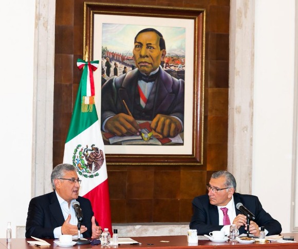 SnteNacional's tweet photo. El #SNTE 📚 y su Secretario General, Mtro. Alfonso Cepeda Salas, felicitan a @adan_augusto titular de @SEGOB_mx 🇲🇽 por su cumpleaños.

Reciba los mejores deseos ✅ https://t.co/bRvi6k8m3L