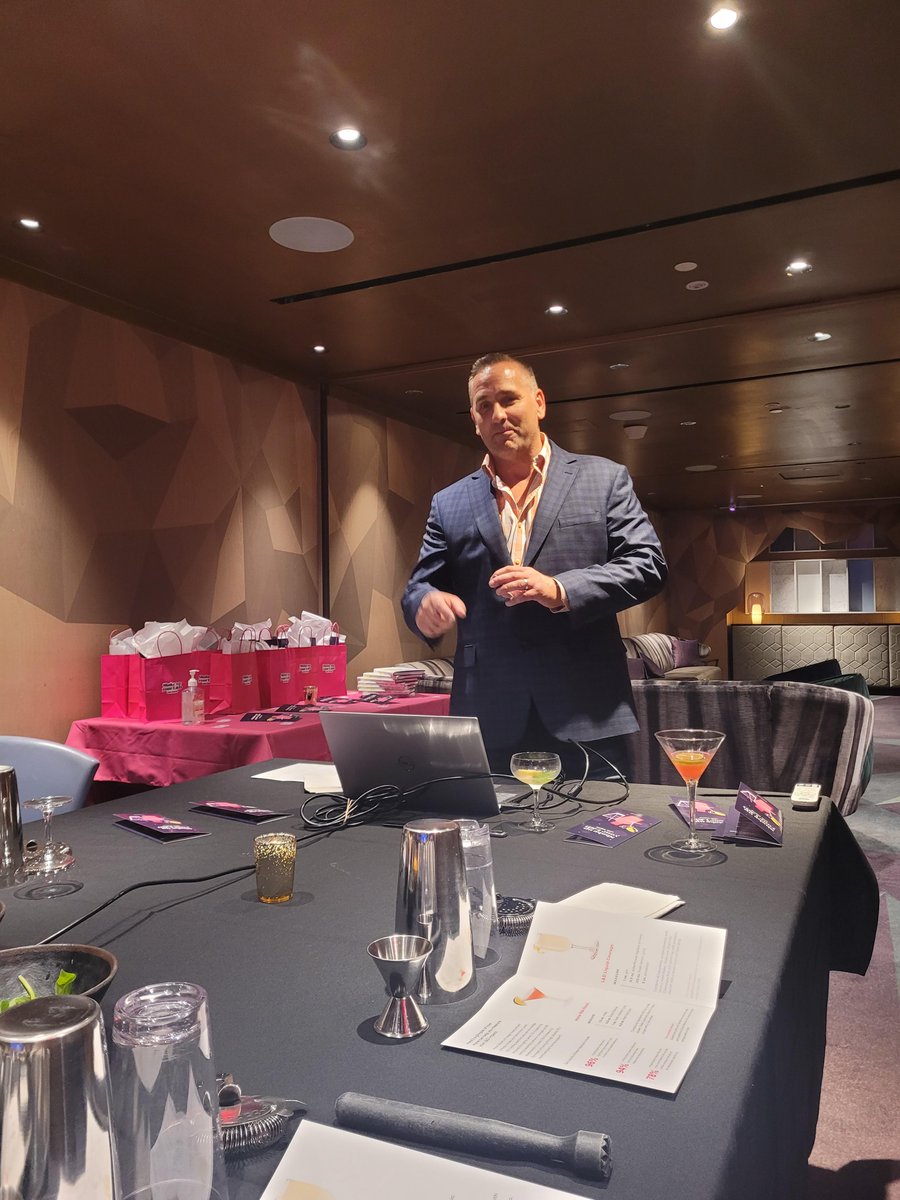 HoneHQ's tweet photo. @HoneHQ shook things up in Manhattan last night with a L&D Measurement & Mixology event at LeGrande Lounge. Hone's Learning Measurement Specialist Paul Leone, PhD walked guests thru how to maximize their L&D ROI, while LiquidLabsNYC helped us shake things up! #livelearningatscale https://t.co/BcDCo6bo0d