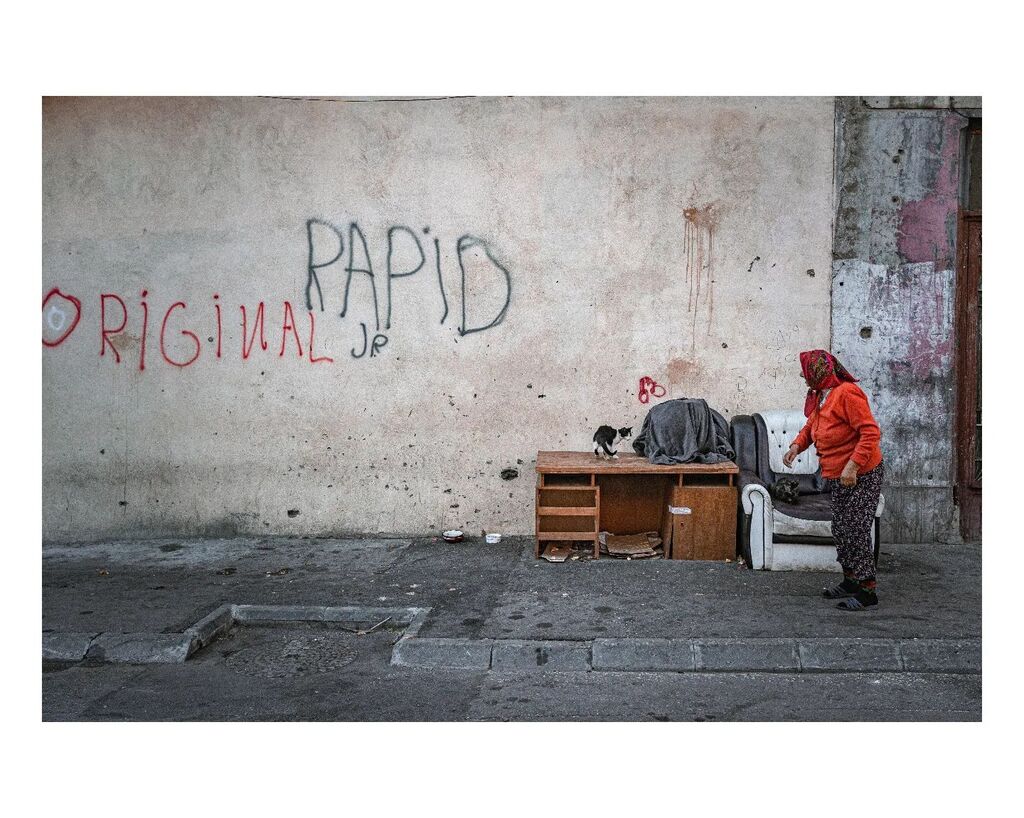 the office

#streetphotography #photography #bucuresti #bucharest #bucharestlife #rapid1923 #rapidbucuresti #originals #streetgrammer #storytelling #streetislife #streetcolour #textures #catsofinstagram #easteurope #travelgran #bxl  #oldwoman #patternadd… instagr.am/p/Ci28jxSolFR/