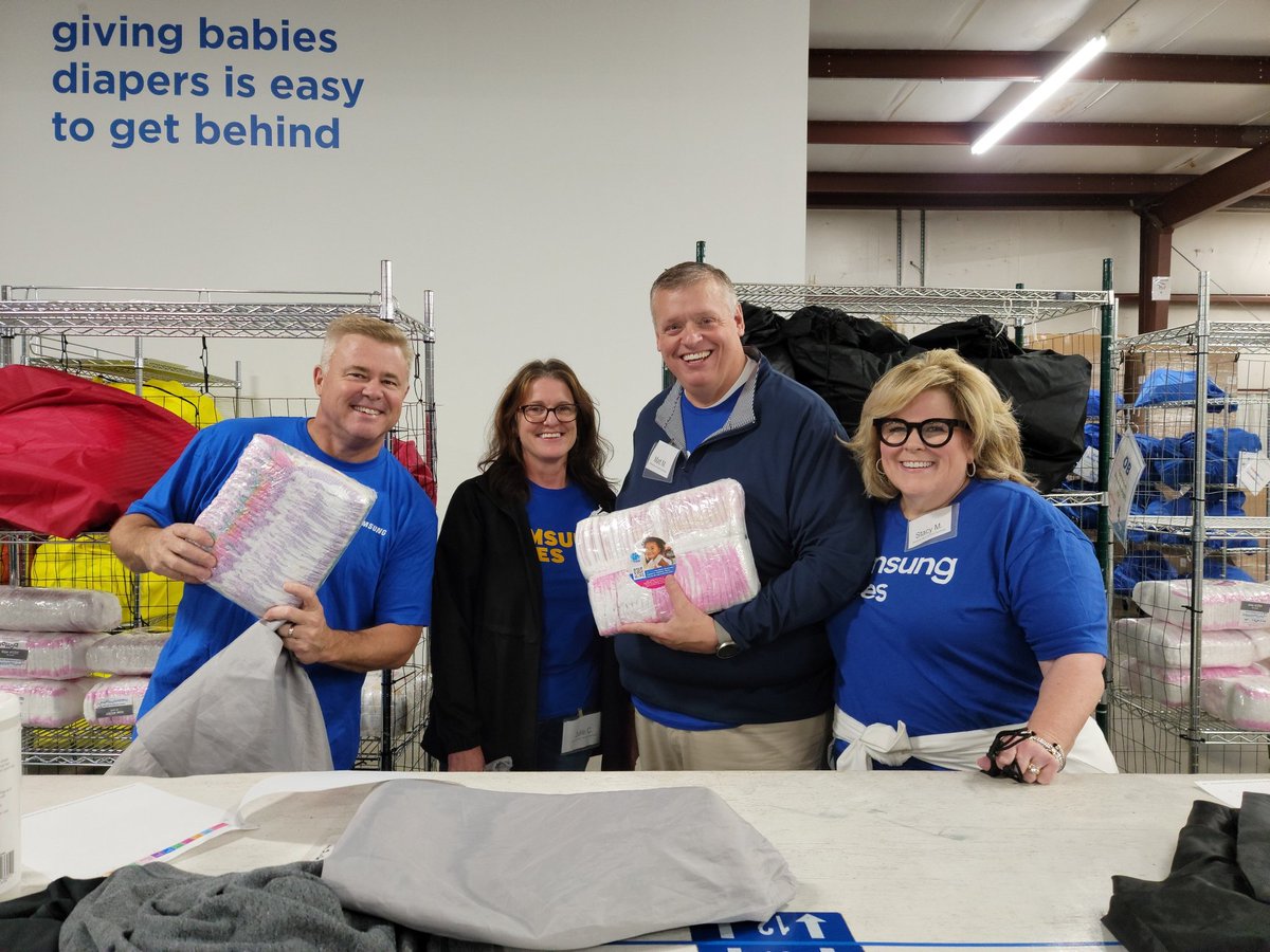 matthewmaloney's tweet photo. Great day with @StacyMaloney packaging  diapers at @happybottomsorg as part of Samsung's Day of Service.  Thanks for having us Brandon and Stacy, we will be back. #SamsungGives #LifeatSamsung https://t.co/leh2EO65H4