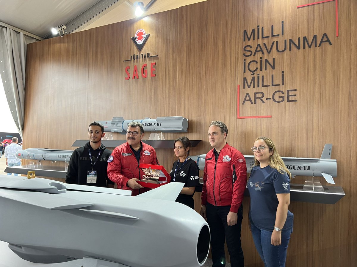 itutvcrocket's tweet photo. ITU TVC Rocket Takımı olarak Türkiye'de ve Dünya'da ilk kez düzenlenen, 100'ün üzerinde takımın katıldığı TEKNOFEST 2022 Dikey İnişli Roket Yarışmasında "En İyi Takım Ruhu" ödülüne layık görüldük. https://t.co/PlgArCKGY4