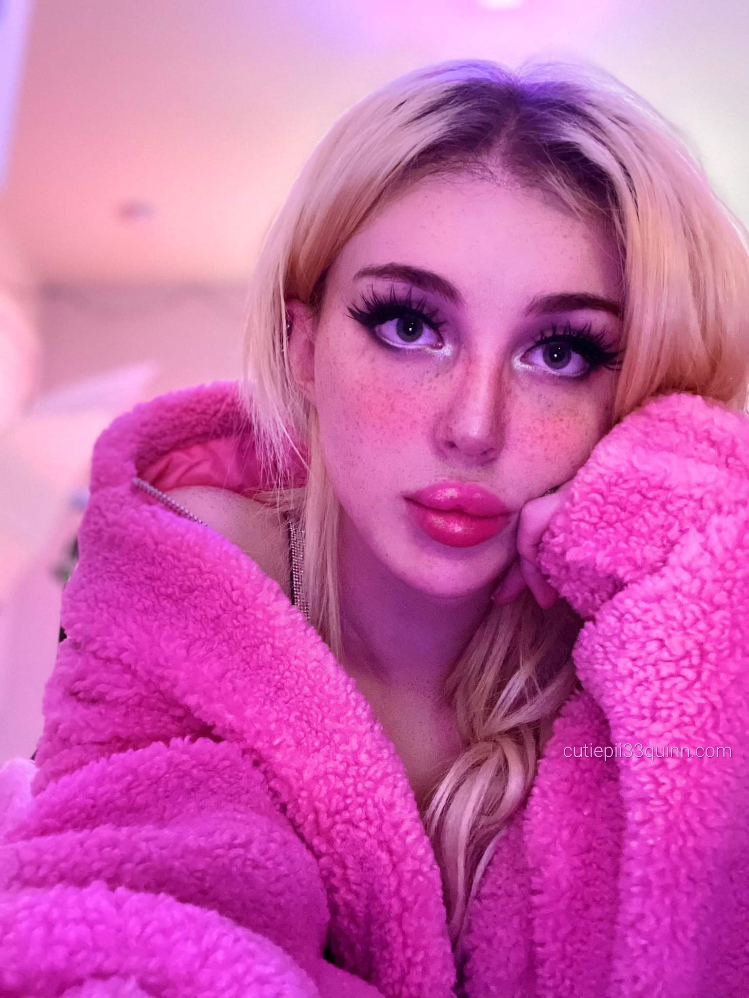 Tw Pornstars 1 Pic 𝒬𝓊𝒾𝓃𝓃 ‏ Twitter The Last Thing You See Before Your Hoodie Gets Stolen 💗