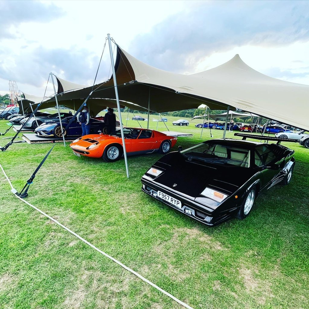 All setup & ready petrolheadonism.club this weekend @KnebworthHouse - there’s some lovely metal here already! Including @Shmee150 ‘s collection, Zach’s Garage, @AdamC3046 Cobra @paddlup cars & many wheeled machines. 👀🚗 #Petrolheadonism #Knebworth