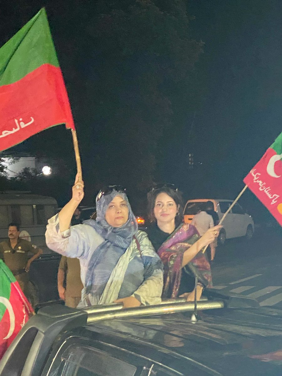 PTIOfficialLHR's tweet photo. Rally against inflation hike and economic mess, from Liberty Roud about to Governer House Mall road!! #ReadyForFinalCall https://t.co/9aeRpLSgSJ