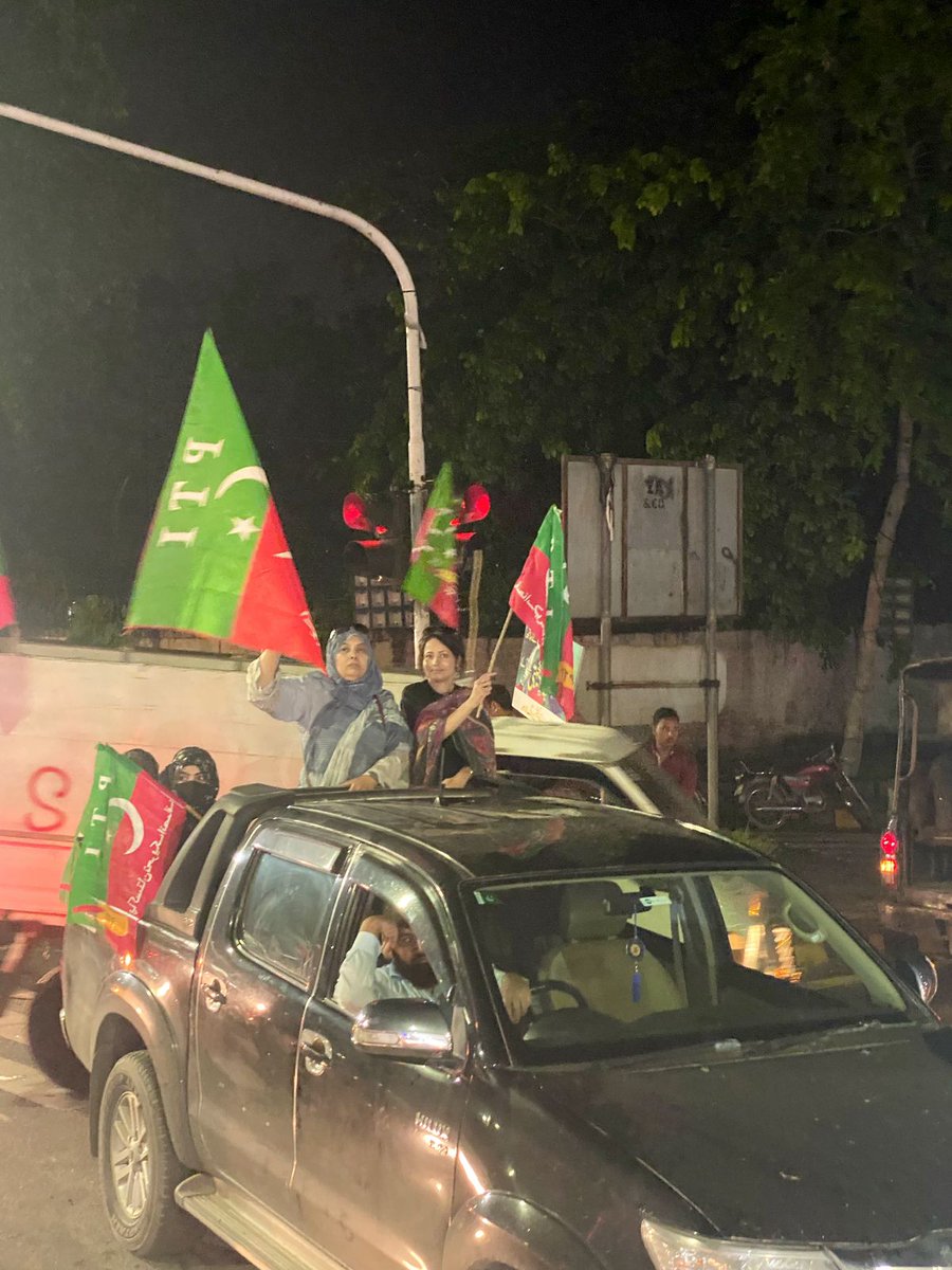 PTIOfficialLHR's tweet photo. Rally against inflation hike and economic mess, from Liberty Roud about to Governer House Mall road!! #ReadyForFinalCall https://t.co/9aeRpLSgSJ