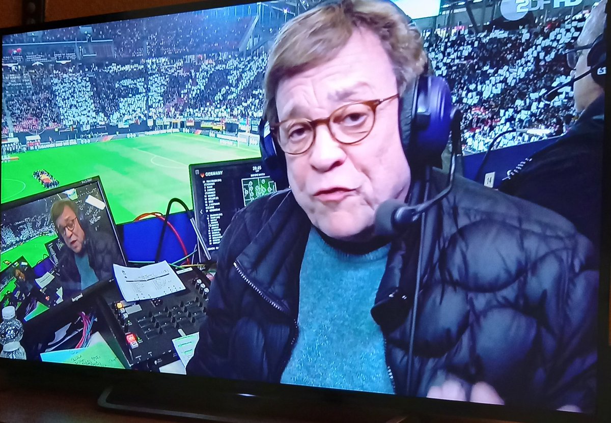 DietrichSascha's tweet photo. Singt Elton John heute die Nationalhymnen?
#GERHUN @ZDF @DFB_Team https://t.co/Hn5II72w88