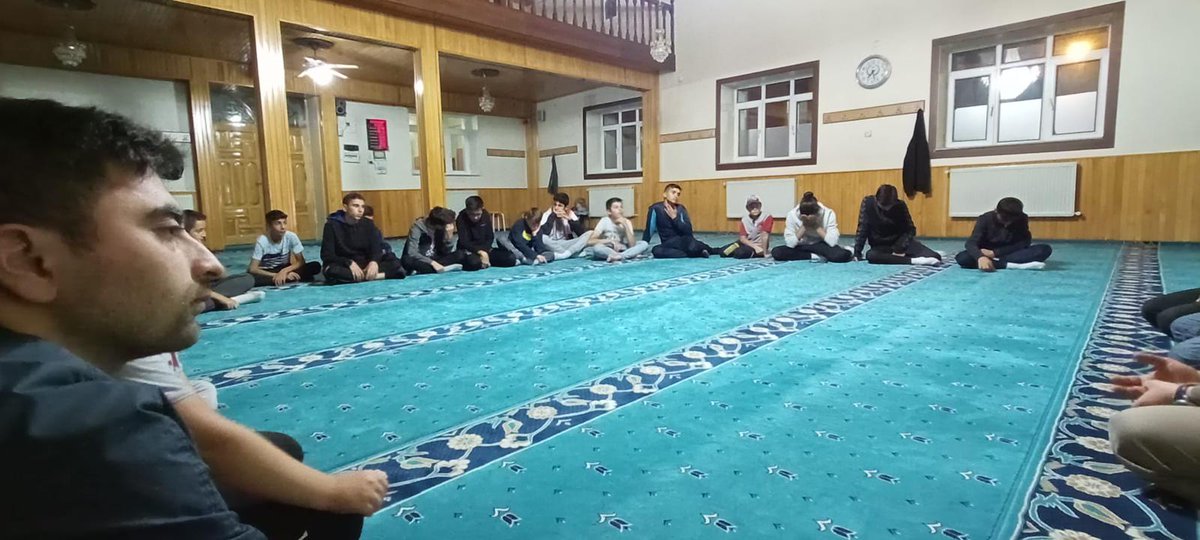 Kariyer Sohbetleri kapsamında bu hafta Danişment İlkokulu-Ortaokulu Müdürü Sayın Tevfik AYDEMİR hocamızı misafir ettik. Hoş sohbetlerinden ötürü hocamıza teşekkür ederiz.