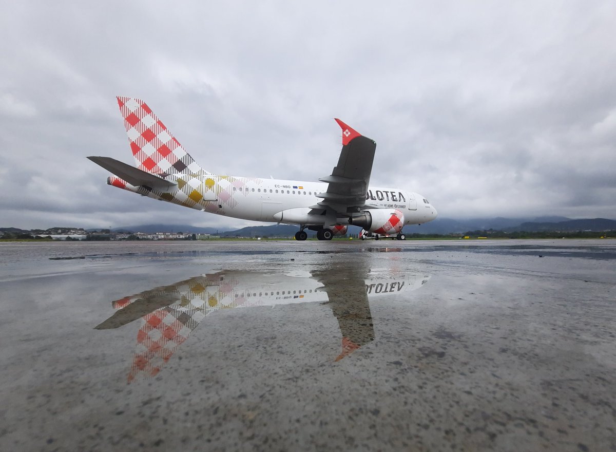basquespotting's tweet photo. La jornada de puertas abiertas del aeropuerto de Donostia ha estado marcada por la lluvia, pero al final ha dado su juego! 😉📸 @aena https://t.co/dnWcAVVWua
