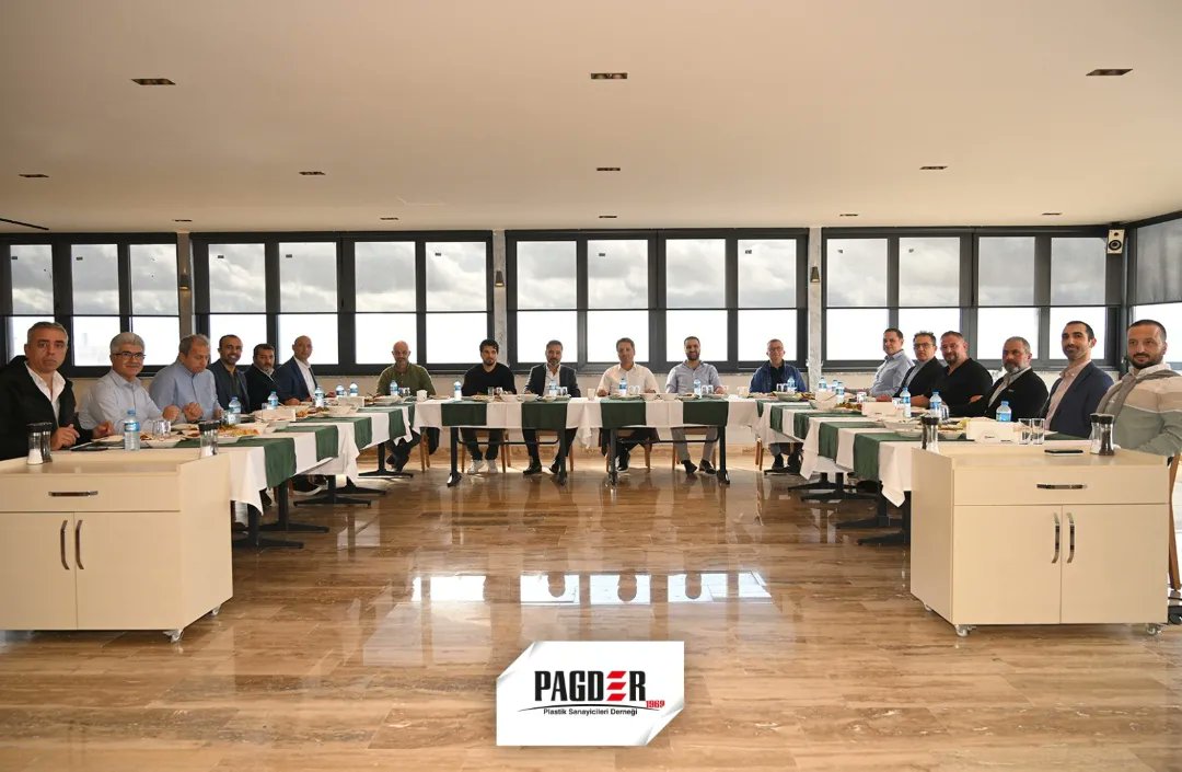 pagder1969's tweet photo. Bu ziyarette bize ev sahipliği yapan başta Burç Angan olmak üzere tüm Angan ailesine teşekkür eder, başarılarının devamını dileriz.
#pagder #plastiksanayicileriderneği #hürmakmakina #hürmak #angan #burçangan https://t.co/Yz1xnW4oog