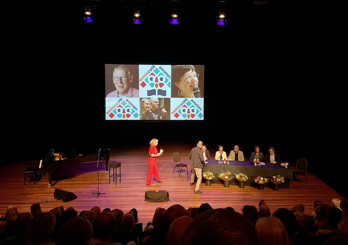 MarchienB's tweet photo. Jubileumavond, 10 jaar  @KenniscafeEmmen met o.a. #benferinga #frankwesterman @RoelGrit @martijje Gefeliciteerd! https://t.co/NfCy97u9lw