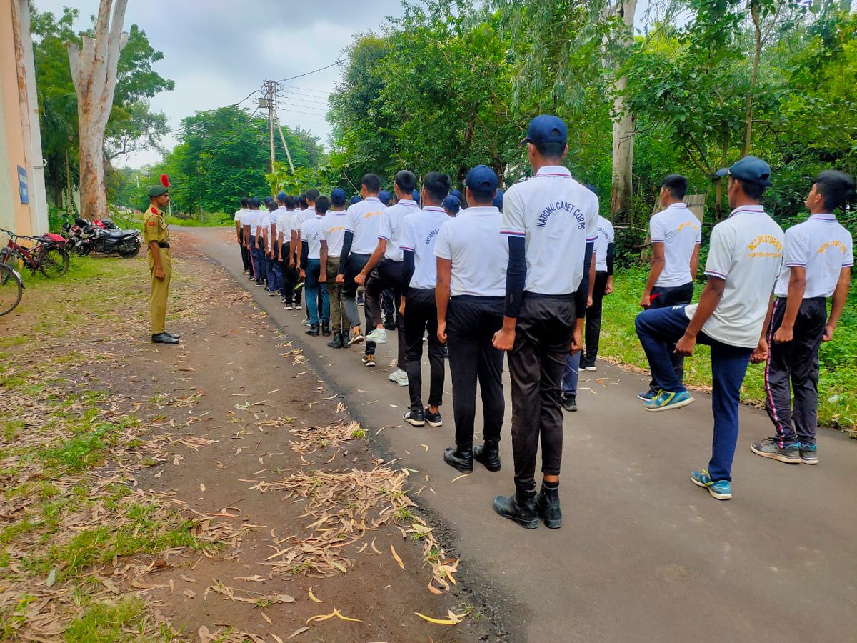 KASHEER28274680's tweet photo. Today NCC 4MPCTR cadets are fallin in the unit for practice. 
REGARDS BY :- Capt Dr. Pradeep dubey sir. 
JAY HIND https://t.co/RBsLb5WYne