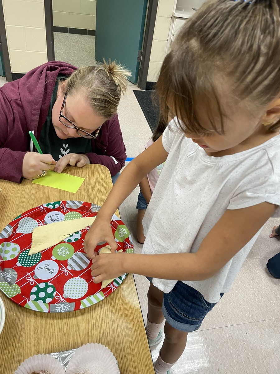 MrPricesclass's tweet photo. Cooking in kindergarten! Hocus pocus let’s get focused on sequencing and order. We made hocus pocus buns! @HumbleISD_HHE #wecandohardthings https://t.co/obYOMFMaO7