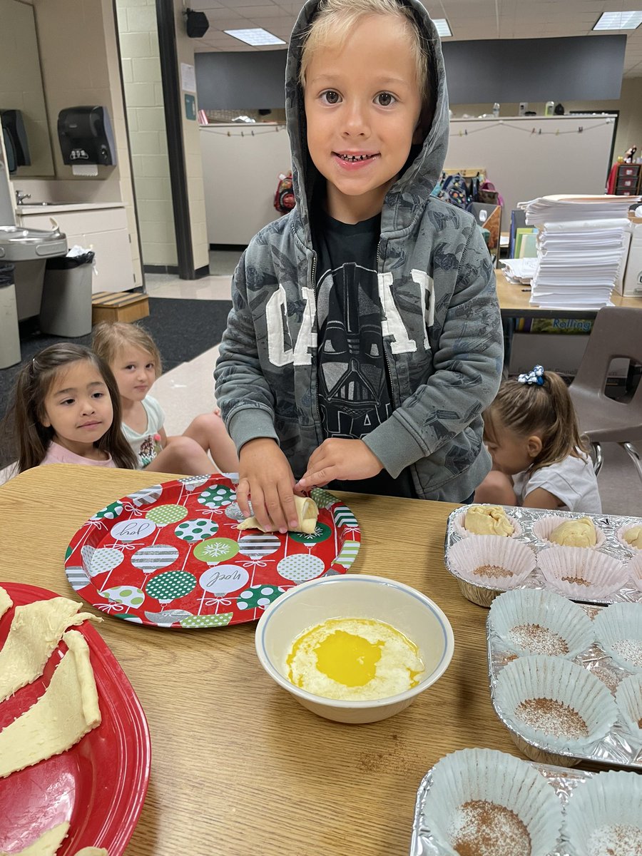 Cooking in kindergarten! Hocus pocus let’s get focused on sequencing and order. We made hocus pocus buns! <a href="/HumbleISD_HHE/">Hidden Hollow Elementary</a> #wecandohardthings