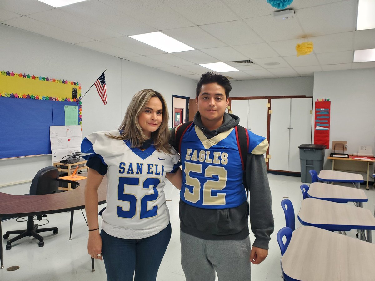What a great way to start my Friday! 🥳 It's always an honor to wear my student's Football Jersey! Shout out to #52🏈! Im so proud of you Carlos! 😊🥳🏈Good luck tonight! 
#sehsthebest <a href="/SanEliFB/">San Elizario Football</a> @Marioni_SEHS