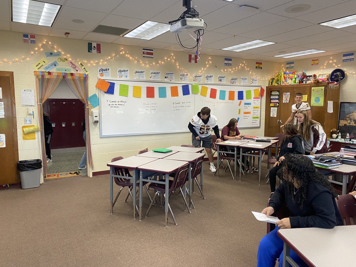 Haley_McL9's tweet photo. Days like today are why I love my job! 🤣 Relay supermercado activity: teams got a shopping list in Spanish and had to run, search for, and bring back their food items before the other teams. #GetUpAndLearn https://t.co/mux5aqtBWU