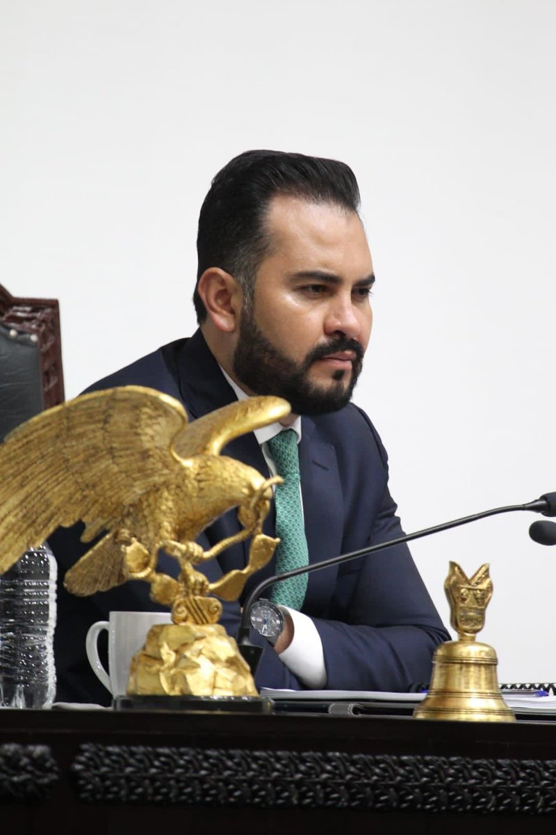 alejandroENCISO's tweet photo. Hoy, en el Grupo parlamentario del PRI, #GLPRI 🟢⚪️🔴 impulsamos iniciativas de Ley que impactan muy sensiblemente a la ciudadanía:
✅Generar mecanismos que impidan la corrupción en los cuerpos policiacos y la responsabilidad legal de quienes participan en actos de linchamiento https://t.co/iHFmn5evVO