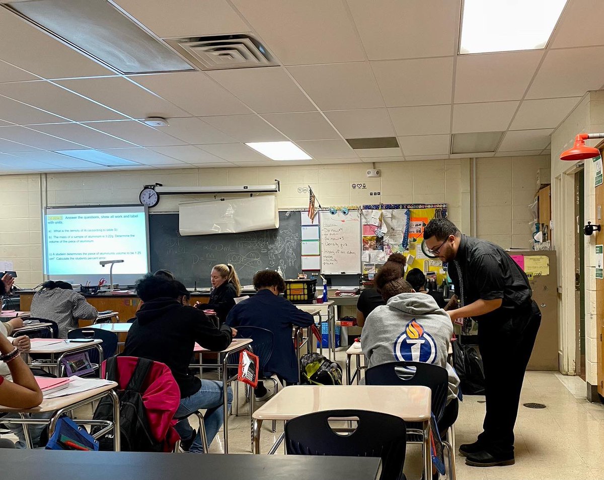 Our Noyce MAT Residents are off to a great start!  Awesome to see some great teaching after a rough week. #chemistryMATTERS #bioisLIFE  #stem #stemeducation #noyce #clarskon #mat 👏👏👏 <a href="/ClarksonUniv/">Clarkson University</a>