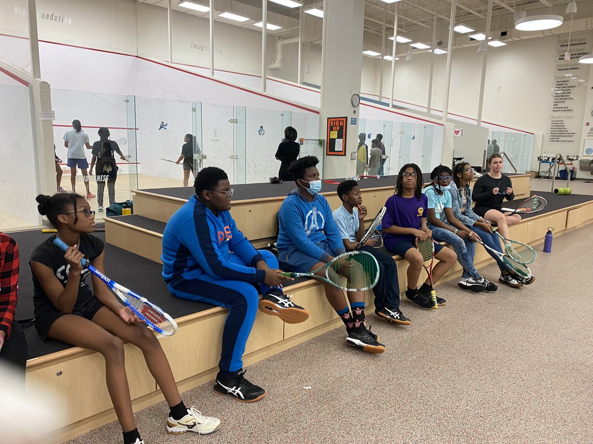 Happy Women’s Squash Week! Thank you to all of the dedicated volunteers who came and supported this special week in squash programming at both Woodlawn and Evanston! 
#womenssquashweek #squashthegap #womenssquash #metrosquash #makeyourmark