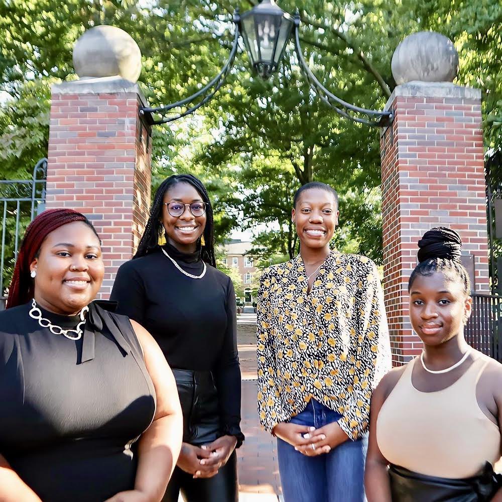SNMA_MAPS's tweet photo. Every eboard member, from President to Social Media Chair to Events Coordinator, is a valued part of the SNMA team! #featurefriday #snmaexcellence #snmamaps #premed https://t.co/fcT3Iz9HBc
