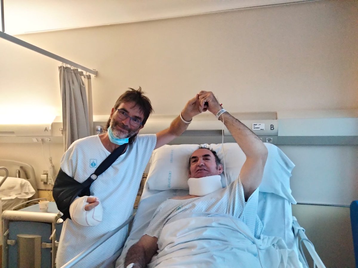 ErmengolGassiot's tweet photo. Des de l'hospital, la nostra solidaritat amb la #vagabusbcn , la lluita per la sanitat pública, la lluita contra la repressió sindical a Opel, Seat, Decathlon, etc i totes les altres lluites https://t.co/Yqt1VgQJRF