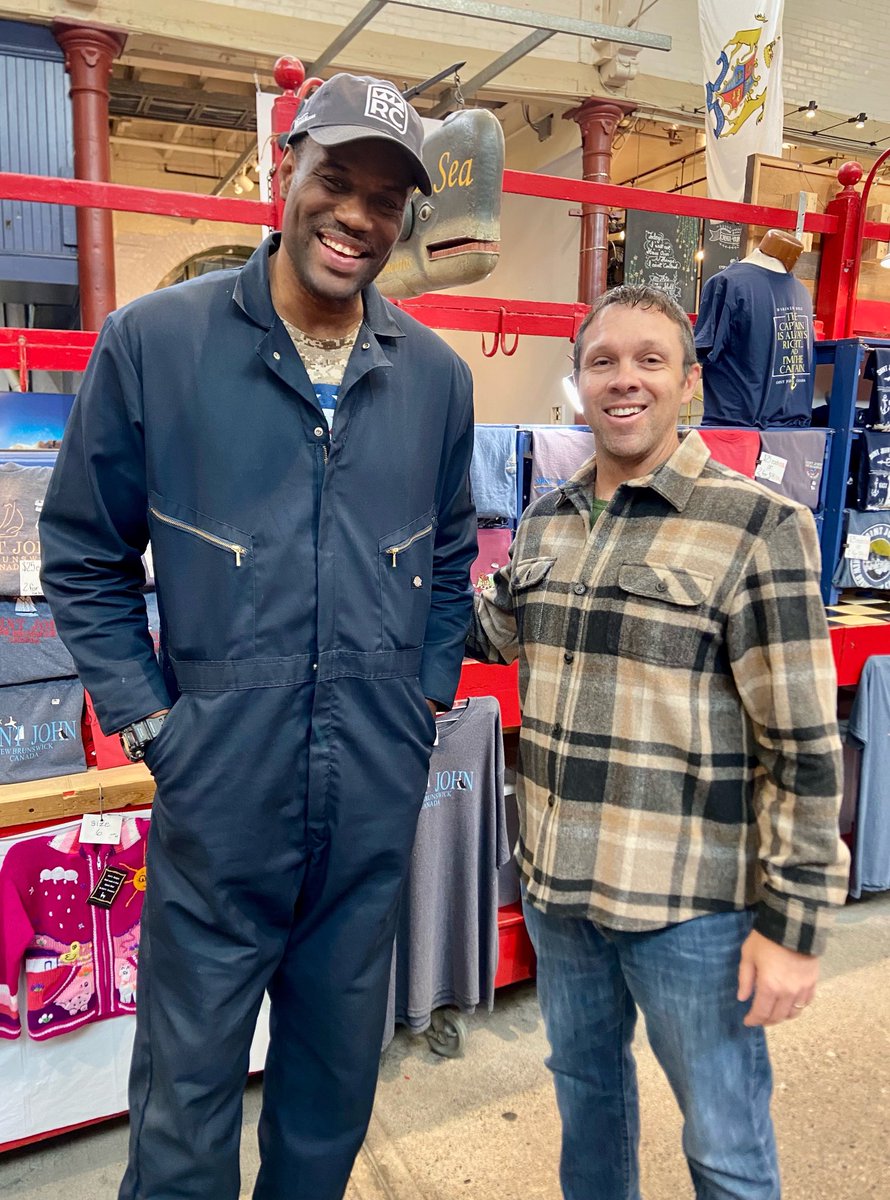 I met ⁦@Hoophall⁩ and ⁦@NBA⁩ legend ⁦@DavidtheAdmiral⁩ in the Saint John City Market today. He was an absolute class act. New recruit for KV Masters League? #QuadrupleDouble