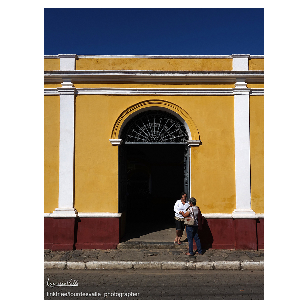 loulouvalle's tweet photo. .
Dois Dedos de Prosa...
.
#porta #portal #portão #portasejanelas #arquitetura #espaçopublico #mercado #mercadopublico #arquiteturabrasileira #sãoluizdeparaitinga #paraitinga #paraitingasp #sãopaulo #sp #brasil #retrato #cotidiano #mulheres #interiordobrasil #brasilprofundo https://t.co/oQXHUPdr3H