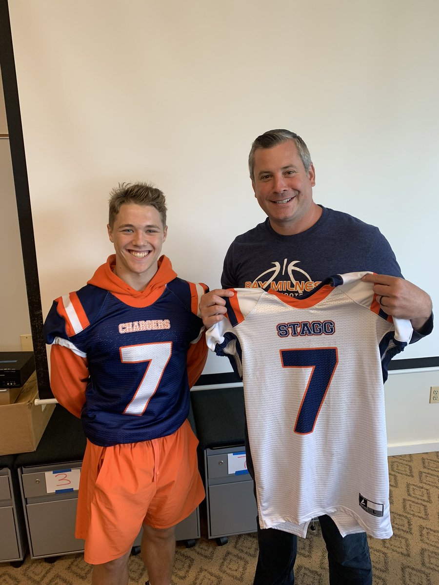 MrZmuda's tweet photo. Congrats to Mr. Berg one of our teachers being honored today for Staff Appreciation Night! https://t.co/xEe9jCKpw7