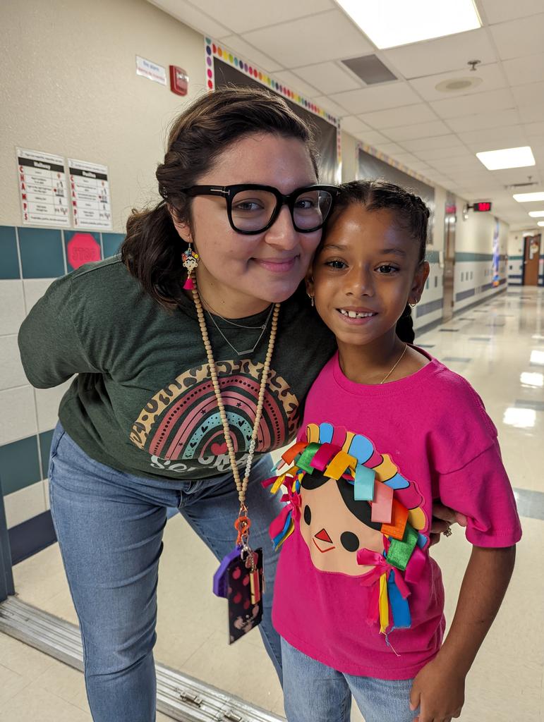 artistacamille's tweet photo. #TesLeads @GCISDFineArts @TES_Casas
These two beautiful ladies made my weekend showing their Fridas.
#FRIDAFOREVER! https://t.co/CxhL1fwiak