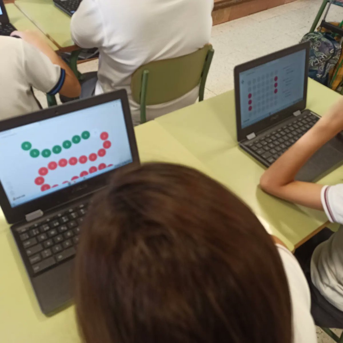 ciamariapuente's tweet photo. Volvemos a acercarnos al #lenguajecomputacional y a la #robótica en la asignatura #STEM . Hoy nos hemos divertido aprendiendo #código con #computeit✌️ #comprometiéndonoscrecemoscomopersonas https://t.co/75E1LrPpAA