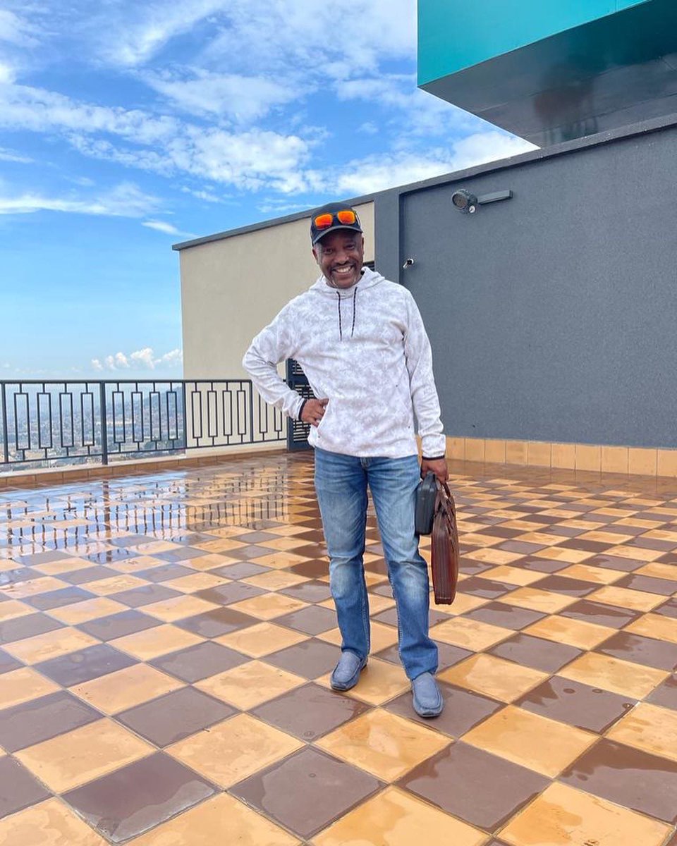 LegendsEventsUg's tweet photo. Visited #NextMediaUG Media Park today and was shown around state of the art facility by Greg and Philip #KinKaliisa #JoeKigozii #PamelaAdong #GregBusolo #NilePostNews #NextMediaUG #AggreyKagonyera #rossiephil https://t.co/Xc30tClk89