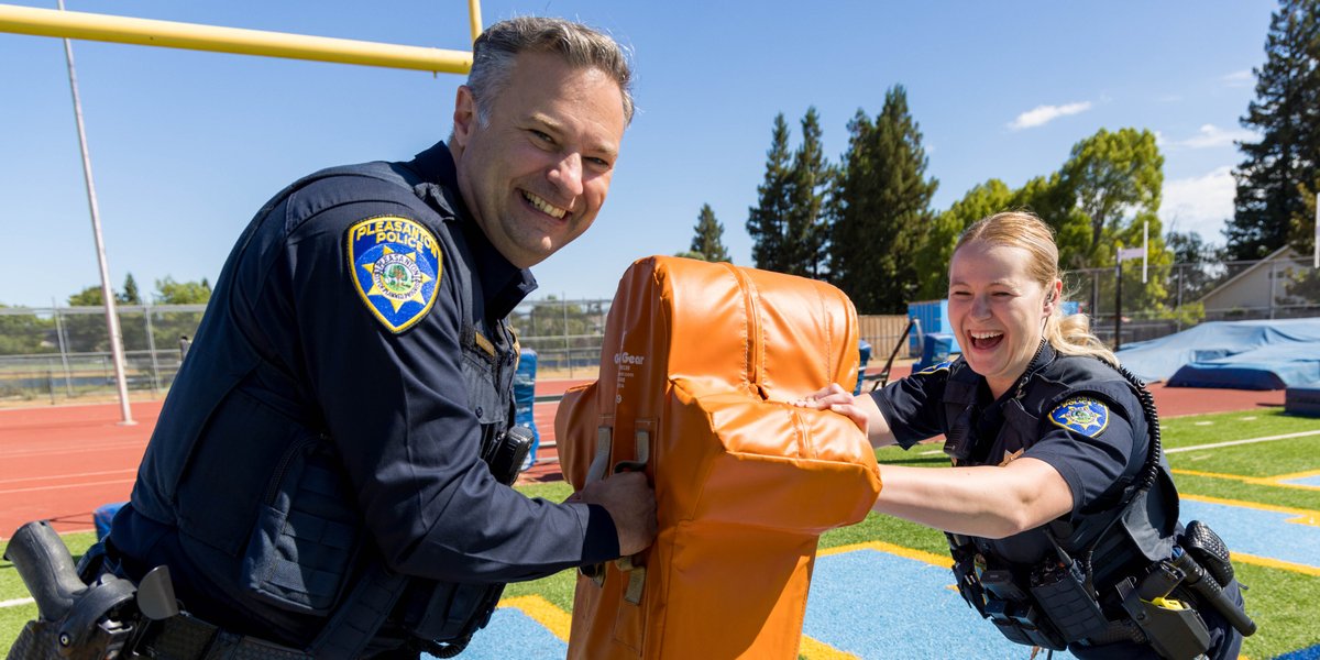 Ready. Set. Hut! 🏈 Tonight the Falcons face off against the Dons, and we can't wait to watch all the fun on the field. Don't forget to plan accordingly since there might be traffic on Foothill Rd. 

See you there, Pleasanton!