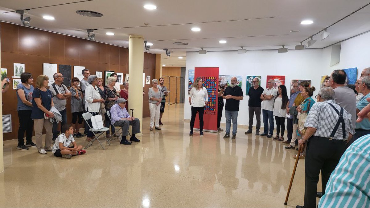 AjuntamentOlesa's tweet photo. 🔴 31a MOSTRA PINTORES
El regidor de Cultura, Xavier Rota, ha presidit la inauguració de la 31a Mostra Pintores d’#Olesa, organitzada per l'Escola d'Arts i Oficis i el Dep. de Cultura. Es podrà visitar fins el 9 d’octubre.

Més informació i fotografies 🔗https://t.co/zpkip6eKcv https://t.co/u8eWHnrWe4