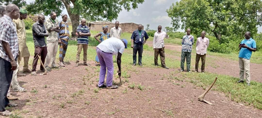 ONG_Amedd's tweet photo. Atelier de formation des formateurs des cercles de #Koutiala et #Yorosso dans la commune rurale de #KiffossoI, dans le cadre des activités du projet P2REF, exécuté par #ONG_AMEDD et #Sahel_éco. Le projet est parrainé par le #PAM et financé par le Fonds climat Mali. #AMEDD2022 https://t.co/5yTxbk1pjG
